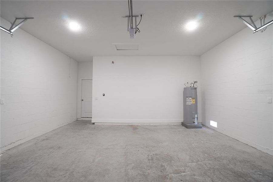 Spacious, unfurnished interior of a new home in , Placida (Image 45).