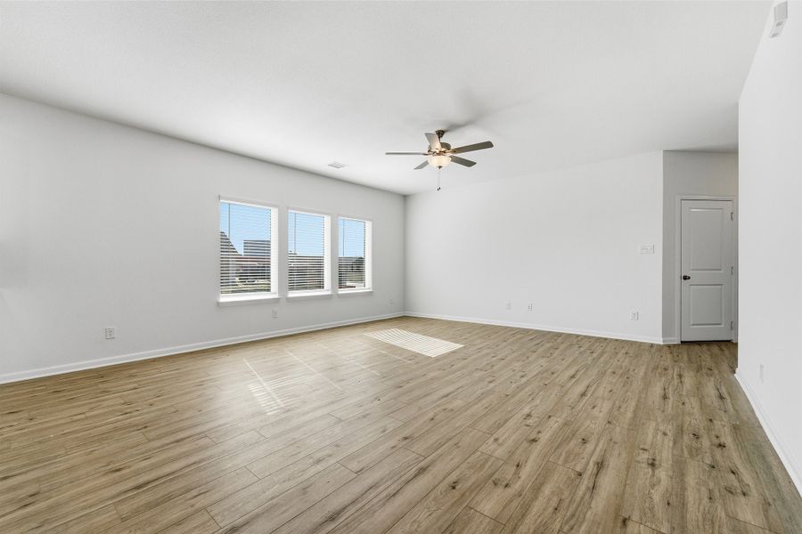 Spacious, unfurnished interior of a new home in Pebblebrook, Sherman (Image 22).