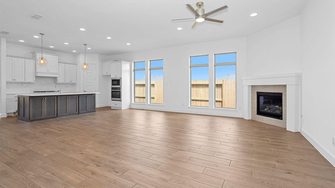 Spacious, unfurnished interior of a new home in Riceland, Mont Belvieu (Image 14).