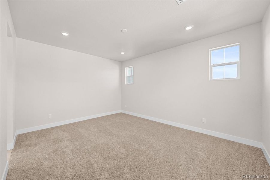 Spacious, unfurnished interior of a new home in Duet at Sterling Ranch, Littleton (Image 27).