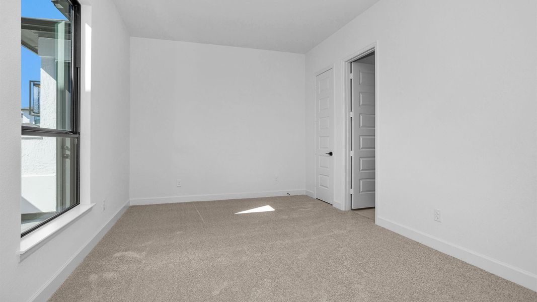 Spacious, unfurnished interior of a new home in Sienna 65' - Valencia, Missouri City (Image 7). Spacious, unfurnished interior of a new home in Sienna 65' - Valencia, Missouri City (Image 7).