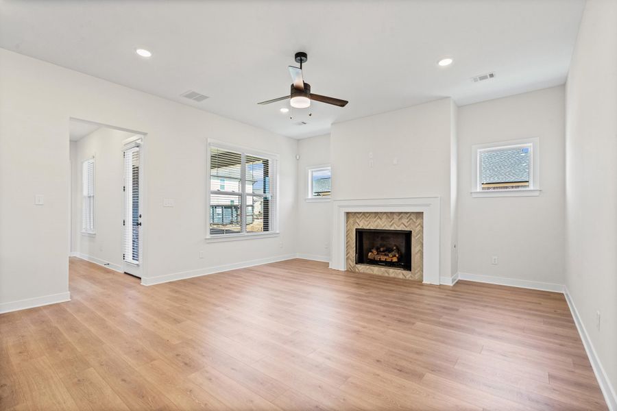 Spacious, unfurnished interior of a new home in Lockwood, Collierville (Image 16).