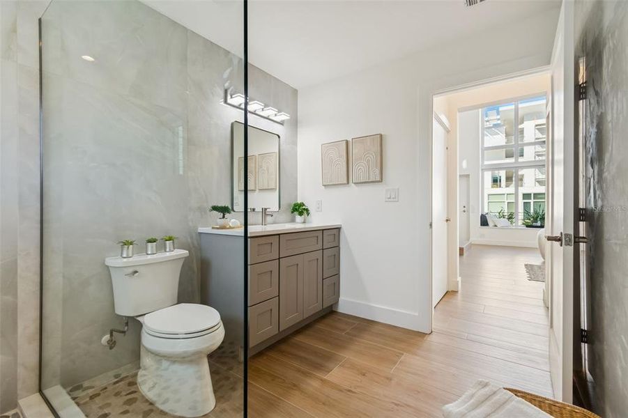 Furnished interior view inside a new home in , Sarasota (Image 71).