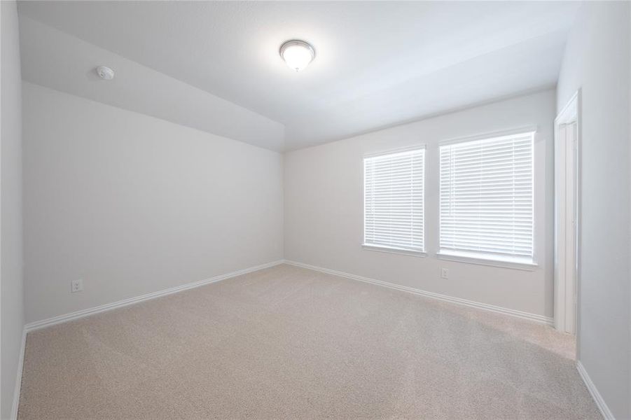 Spacious, unfurnished interior of a new home in Lake Pointe: Lake Pointe at Paloma Creek, Little Elm (Image 14).