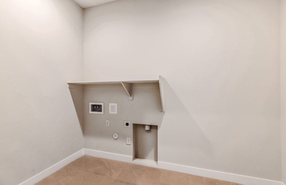 Spacious, unfurnished interior of a new home in Saguaro Reserve - Majesty, Marana (Image 18).