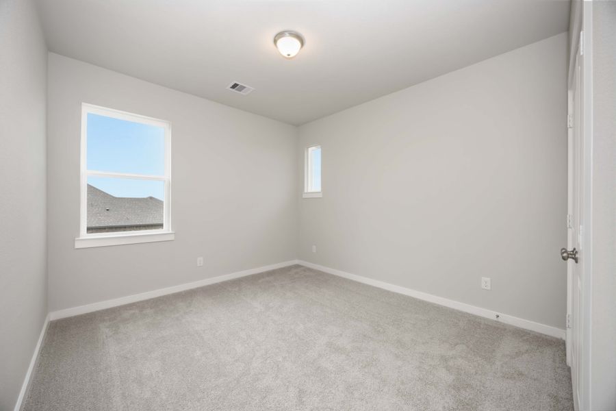 Spacious, unfurnished interior of a new home in Canterra Creek  60', Rosharon (Image 31).
