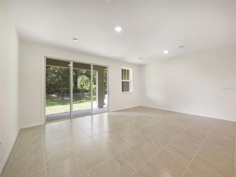 Spacious, unfurnished interior of a new home in Towns at Greenleaf, Oviedo (Image 22).