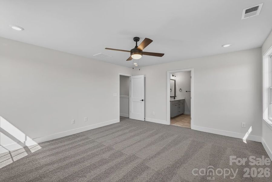 Spacious, unfurnished interior of a new home in Northlake, Statesville (Image 13).