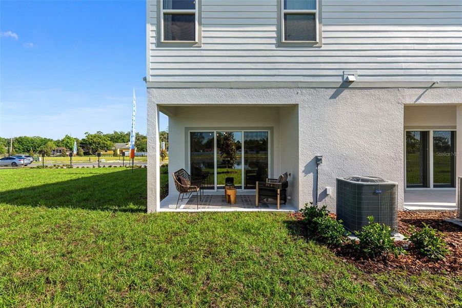 Exterior details and patio area of a home in Shenandoah Reserve, Orlando (Image 27).