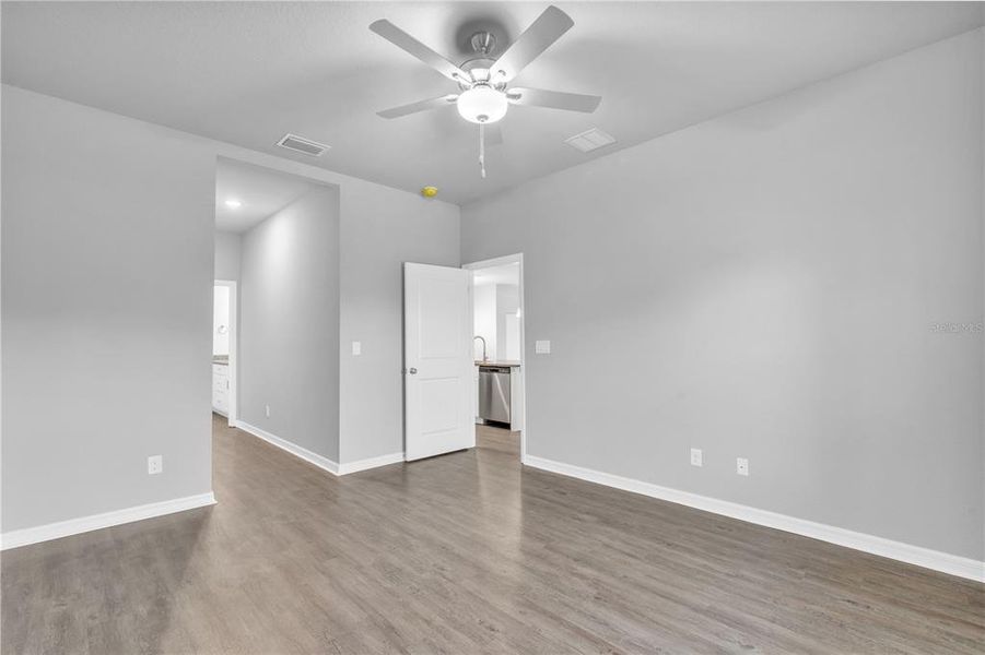 Spacious, unfurnished interior of a new home in , Port Charlotte (Image 17).