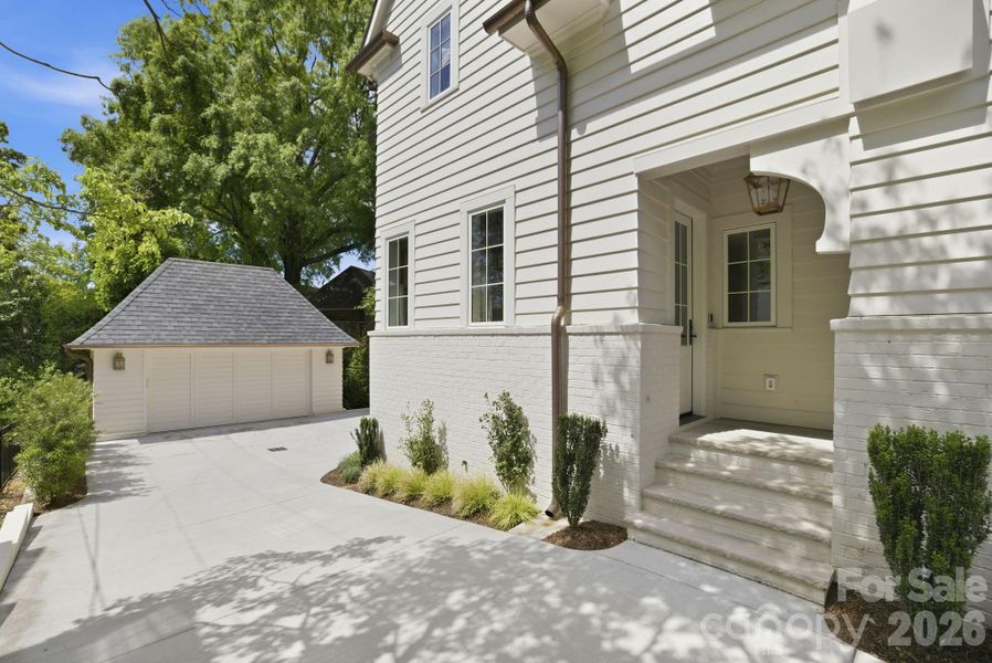Exterior details and patio area of a home in , Charlotte (Image 3).