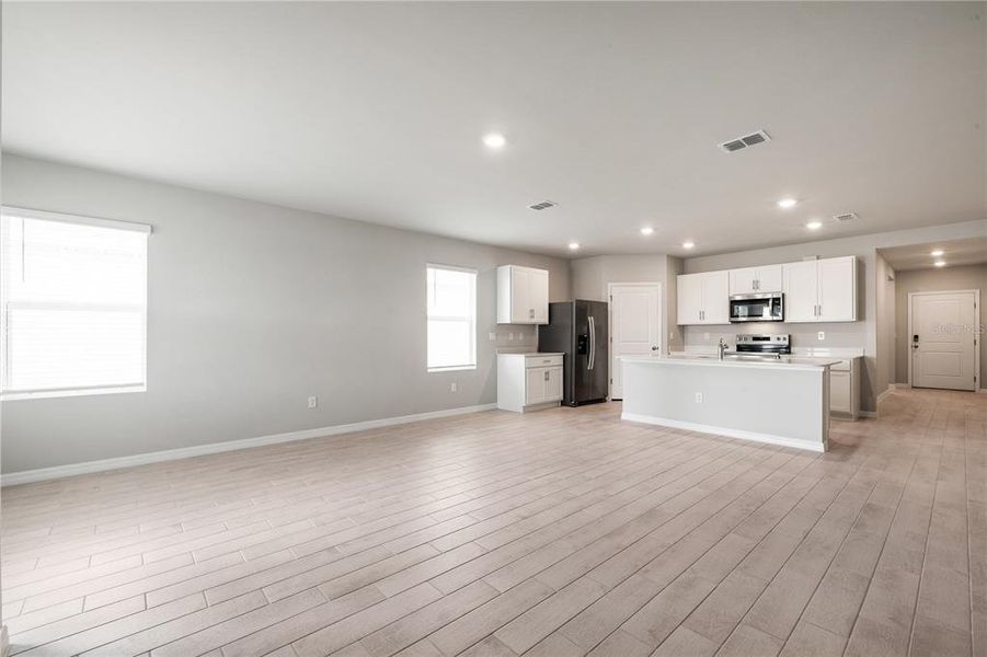 Spacious, unfurnished interior of a new home in Coral Lakes - Tradition & Express, Punta Gorda (Image 13). Spacious, unfurnished interior of a new home in Coral Lakes - Tradition & Express, Punta Gorda (Image 13).