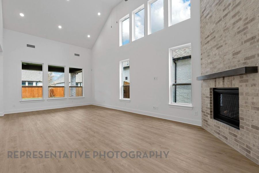 Spacious, unfurnished interior of a new home in Riceland, Mont Belvieu (Image 30).