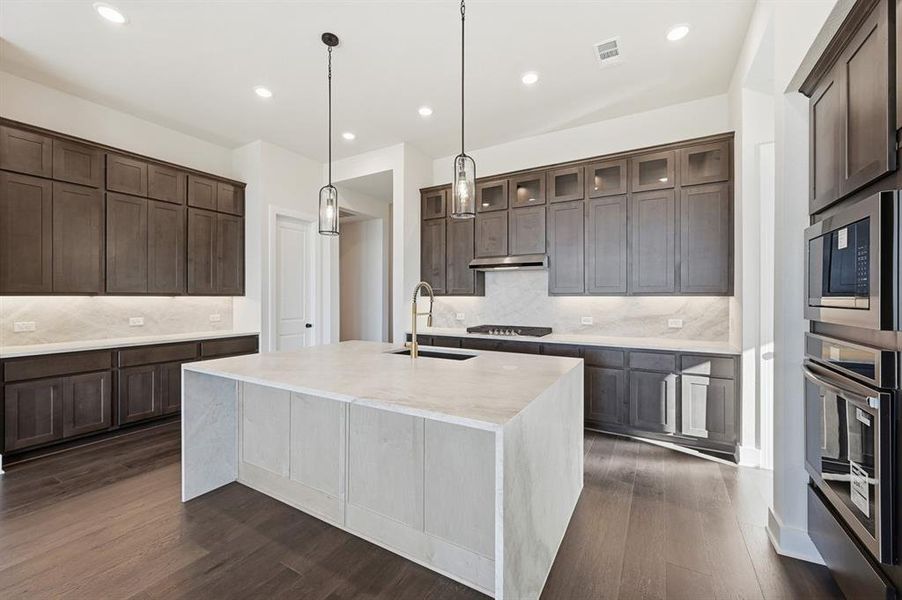 Furnished interior view inside a new home in Ridge Crossing, Waxahachie (Image 13). Furnished interior view inside a new home in Ridge Crossing, Waxahachie (Image 13).