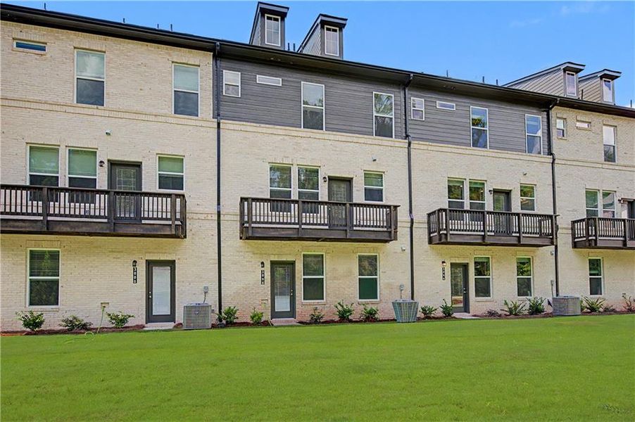 Exterior details and patio area of a home in Daybreak, Newnan (Image 20).