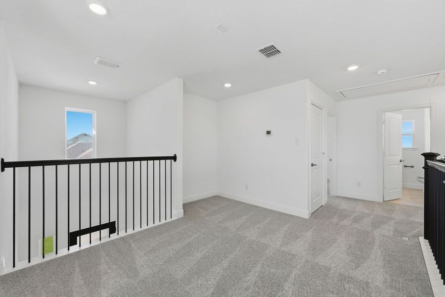 Spacious, unfurnished interior of a new home in Highland Lakes, McKinney (Image 28).