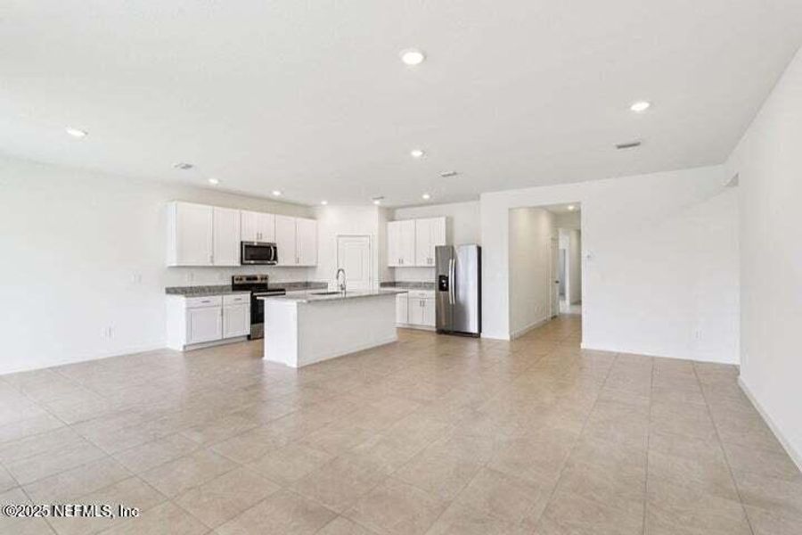 Spacious, unfurnished interior of a new home in Lakes at Bella Lago - Signature Series, Green Cove Springs (Image 34). Spacious, unfurnished interior of a new home in Lakes at Bella Lago - Signature Series, Green Cove Springs (Image 34).