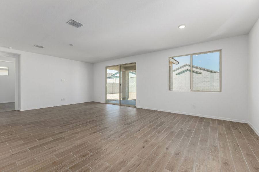 Spacious, unfurnished interior of a new home in Tierra Vistoso, Surprise (Image 8).