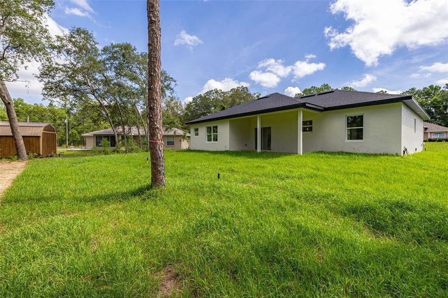 Exterior details and patio area of a home in , Dunnellon (Image 28).