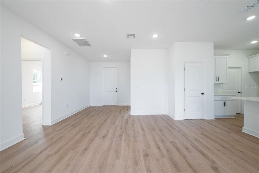 Spacious, unfurnished interior of a new home in , North Port (Image 17).