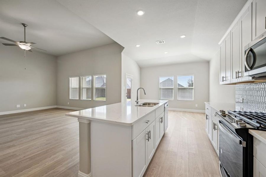 Photo is not of the actual home, but is an inspirational photo of builder’s model home and may depict options, furnishings, and/or decorator features that are not included. Photo is not of the actual home, but is an inspirational photo of builder’s model home and may depict options, furnishings, and/or decorator features that are not included.