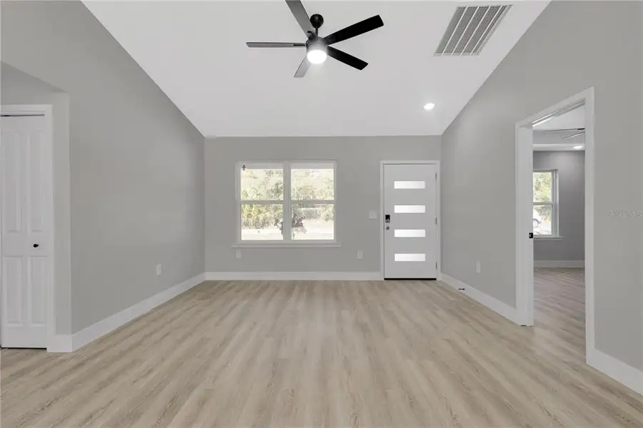 Spacious, unfurnished interior of a new home in , Belleview (Image 32).