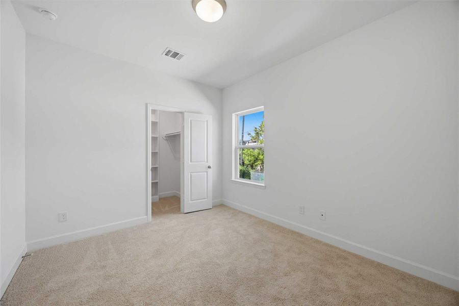 Spacious, unfurnished interior of a new home in , Houston (Image 28).