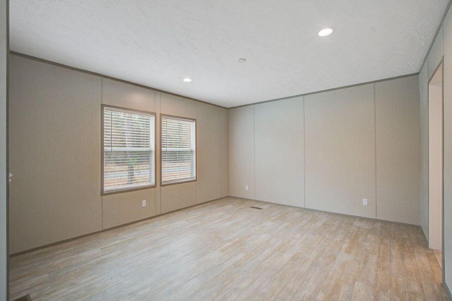 Spacious, unfurnished interior of a new home in , Walterboro (Image 22).