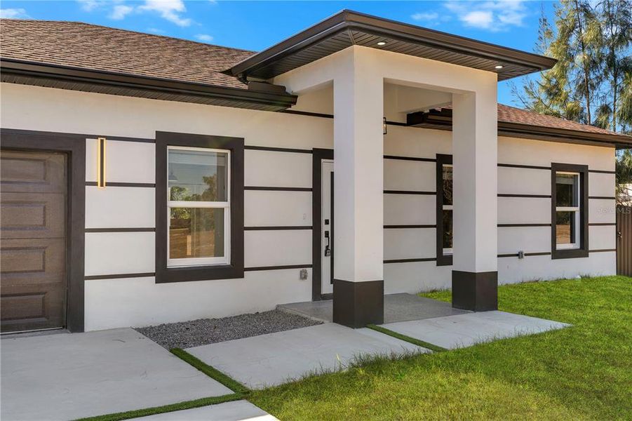 Exterior details and patio area of a home in , Punta Gorda (Image 4).