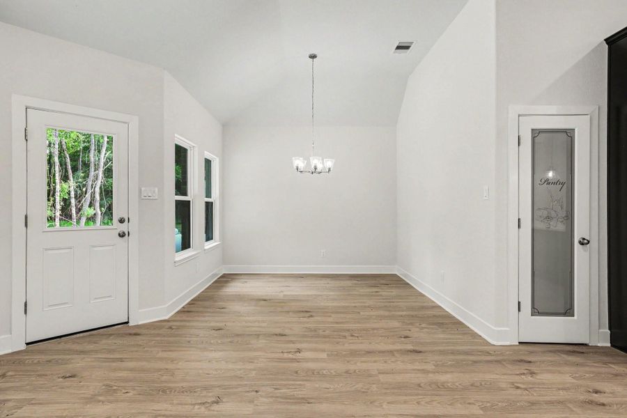 Spacious, unfurnished interior of a new home in Encino Estates, Dayton (Image 31).
