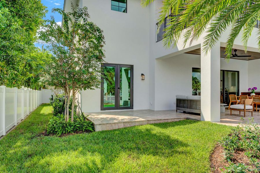 Exterior details and patio area of a home in , Pompano Beach (Image 1).