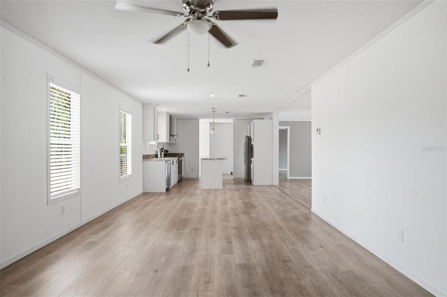 Spacious, unfurnished interior of a new home in , Weeki Wachee (Image 32).