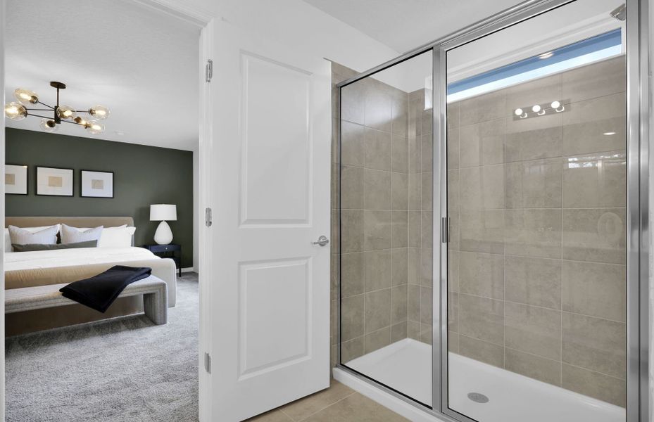 Thompson | Owner's Walk-In Shower