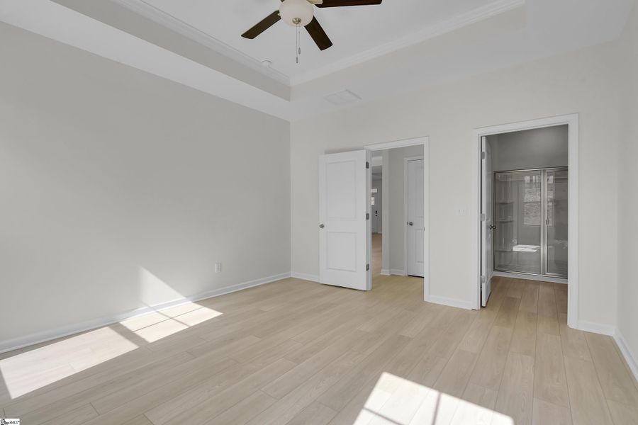 Spacious, unfurnished interior of a new home in Lynbrook, Boiling Springs (Image 20).