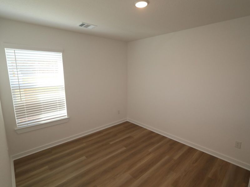 Spacious, unfurnished interior of a new home in Miller's Pond, Rosenberg (Image 21).