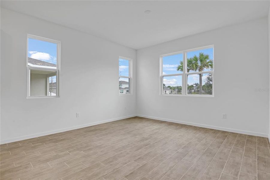 Spacious, unfurnished interior of a new home in Seasons at Grandview Gardens, Deland (Image 11).