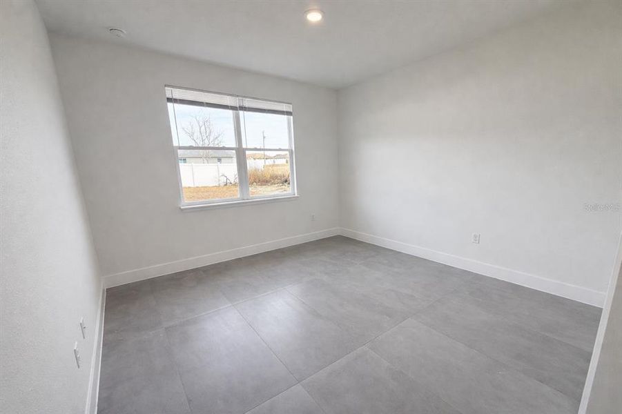 Spacious, unfurnished interior of a new home in , Ocala (Image 13).