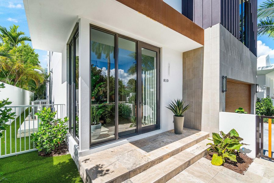 005-810PalmTrail-DelrayBeach-FL-33483-SM