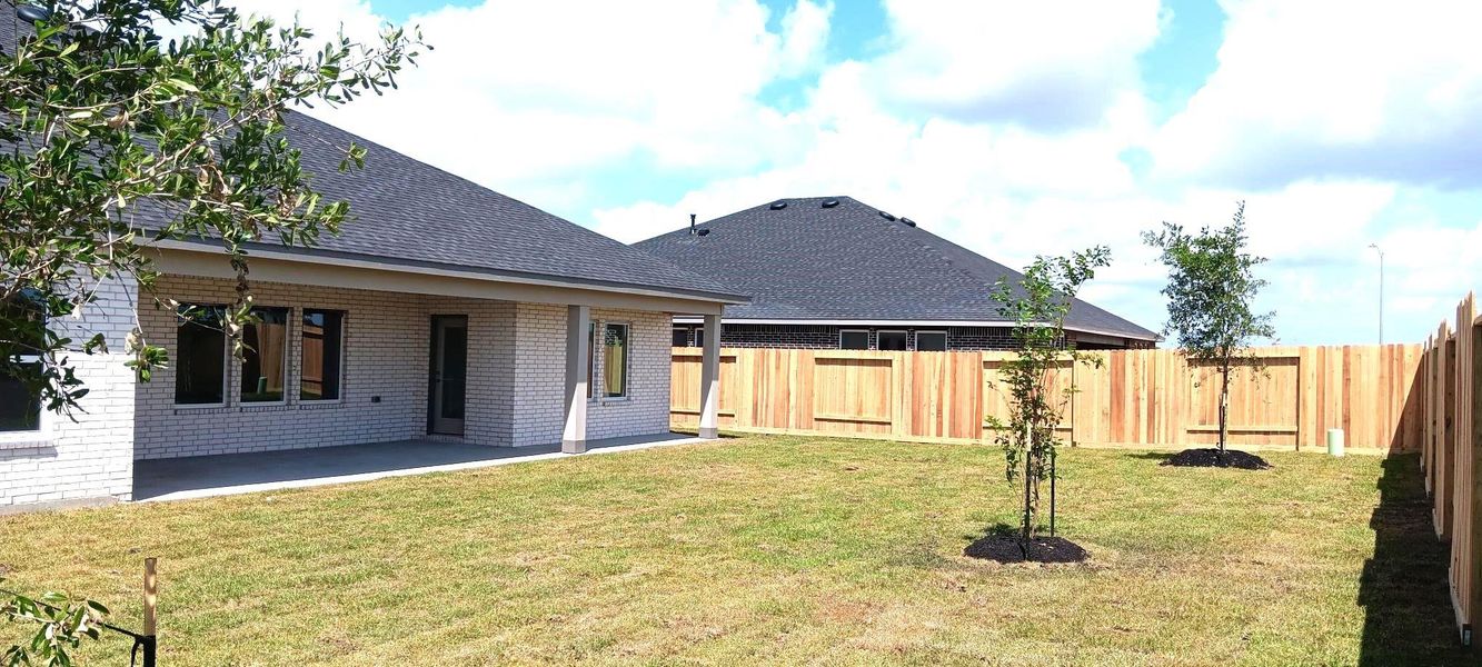 Exterior details and patio area of a home in Riverside Estates, Baytown (Image 3).
