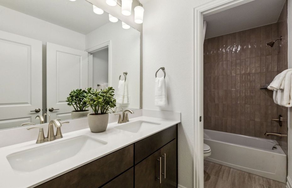 Representative furnished interior of a home built from the Albany by Pulte Homes in Kings Way, Denton (Image 13).