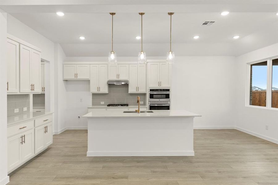 08. 1506 Bushman - Kitchen