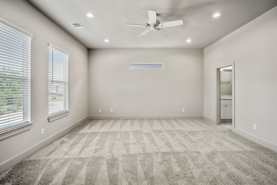 Spacious, unfurnished interior of a new home in , Houston (Image 37).