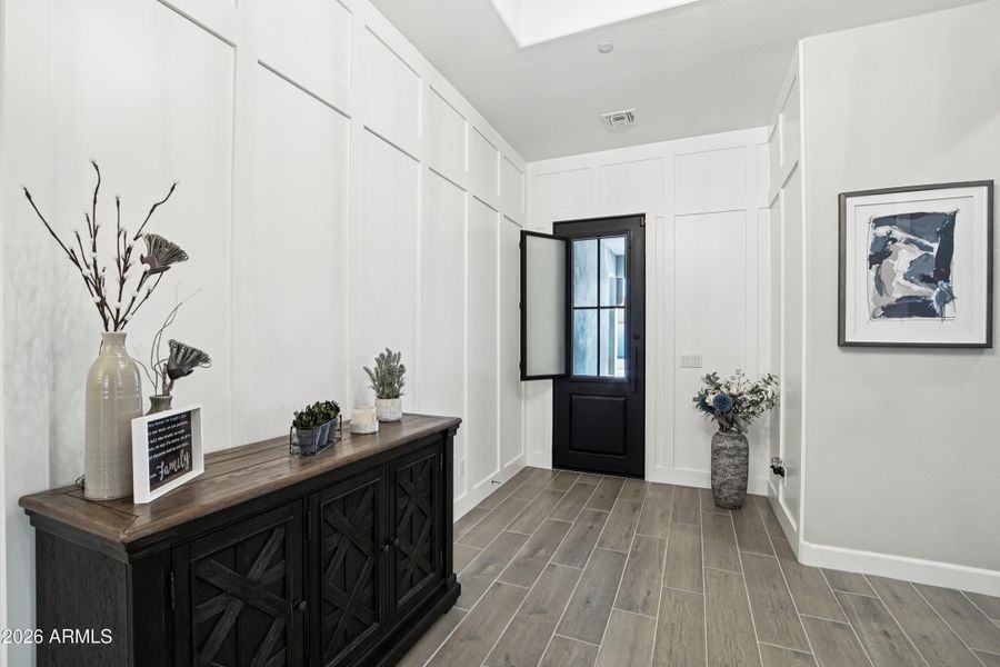 Front Entry w/breeze window