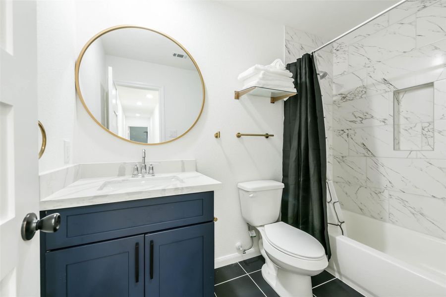 Furnished interior view inside a new home in , Baytown (Image 10).