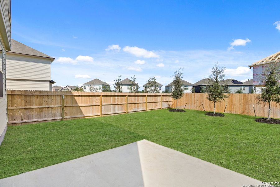 Exterior details and patio area of a home in Blue Ridge Ranch, San Antonio (Image 3).