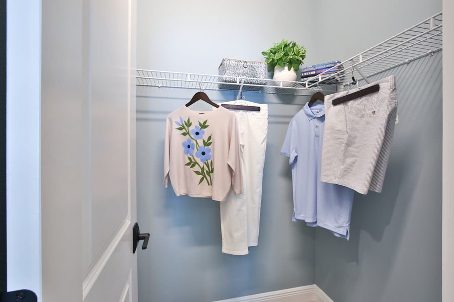 Representative interior finishes for a home built from the Dream 2 by Neal Communities in Boca Royale Golf & Country Club at Wellen Park, Englewood (Image 23).