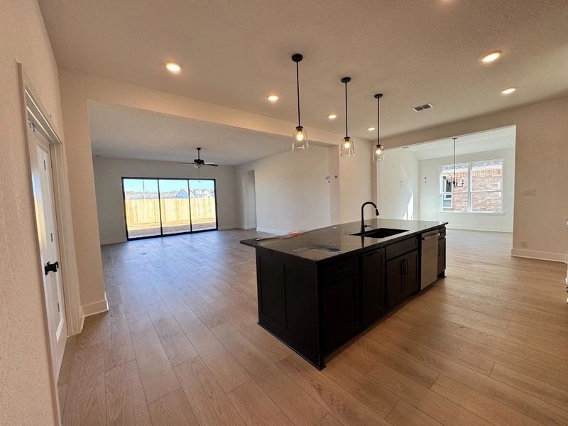 Kitchen & Family Kitchen & Family