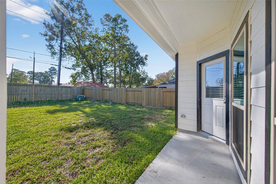 Exterior details and patio area of a home in Woodland Lakes, Huffman (Image 21).