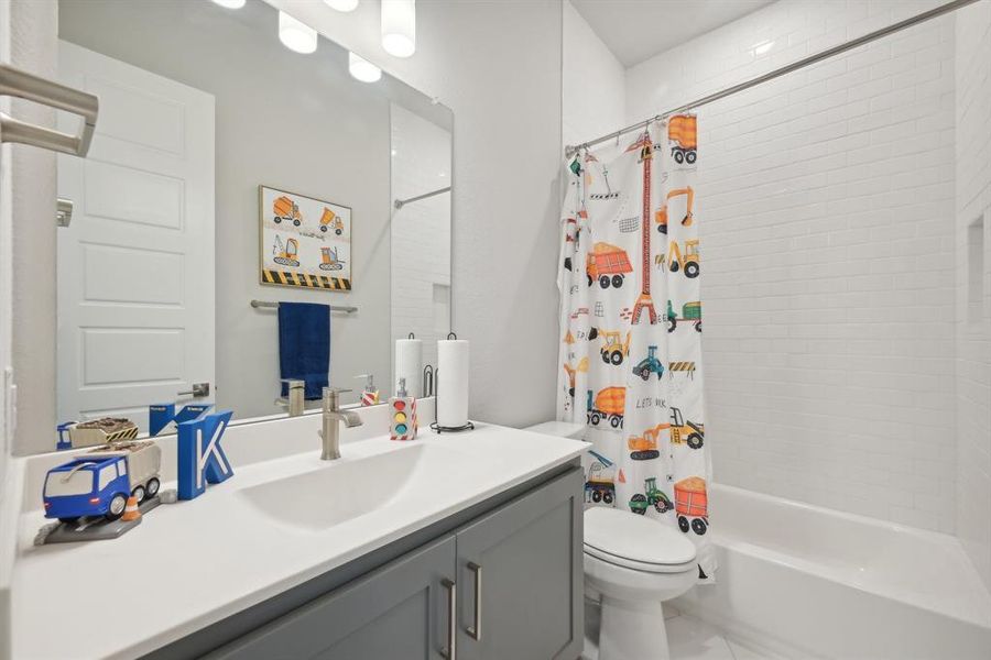 Full bathroom featuring vanity, toilet, and shower / tub combo