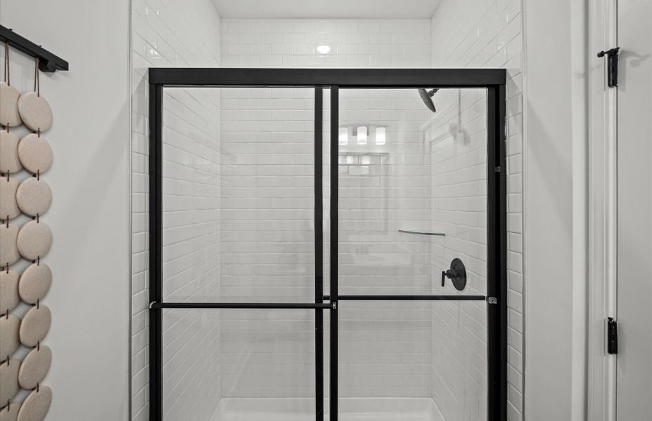 Representative interior finishes for a home built from the Continental by Pulte Homes in Elmbrook, Matthews (Image 22).